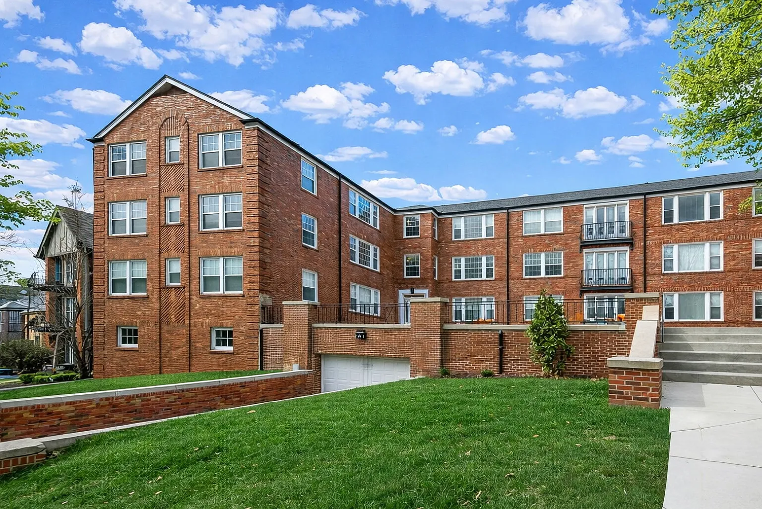 2 bed, 1100 sqft, $2,695 — Photo 1