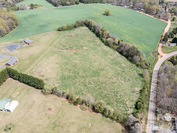 3rd image of 1727 Boggs Rd