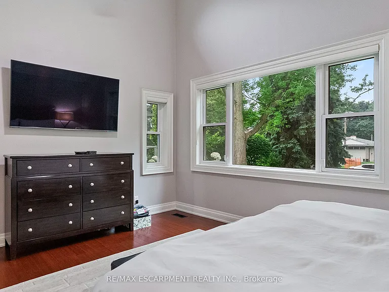615 Vanessa Cres — Photo 18