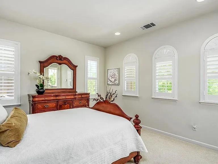 2077 Arlington Way — Photo 7