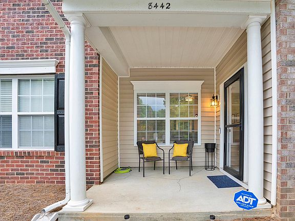 2nd image of 8442 Summerglen Cres