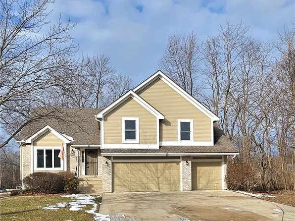 108 Cedar St, Smithville, MO 64089