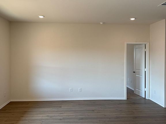 5th image of 1009 River Oaks Ln