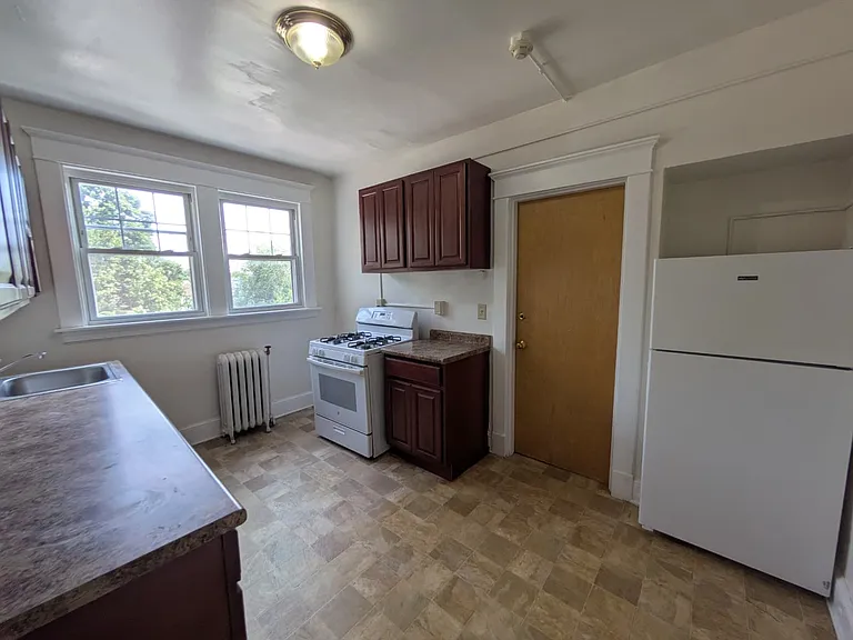 182 Elm St #18B — Photo 8