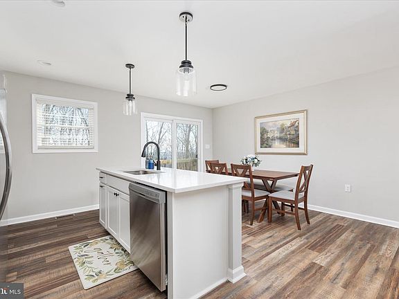 5th image of 616 Cardinal Dr
