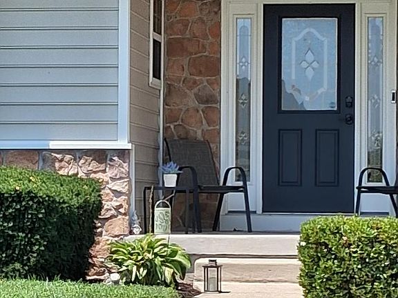 4th image of 210 S Landing Dr