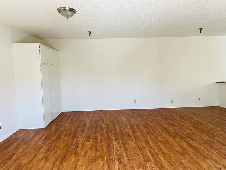 Cordary Apartments — Photo 11