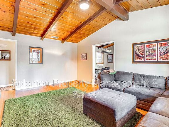 4th image of 901 Eucalyptus Ave