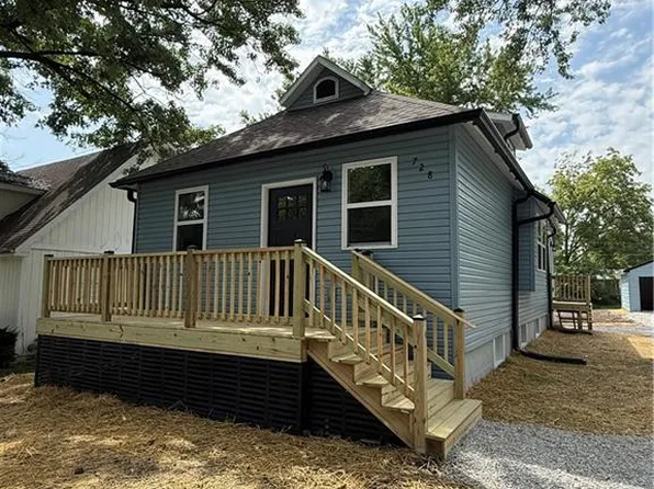 728 E 3rd St, Cameron, MO 64429