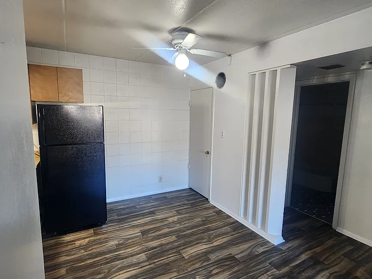 9129 W National Ave — Photo 2