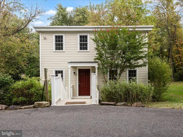 37 Church St, Chesterfield, NJ 08515