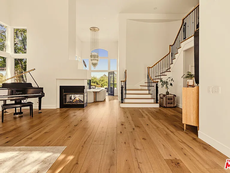 22303 Dunmore Dr — Photo 3