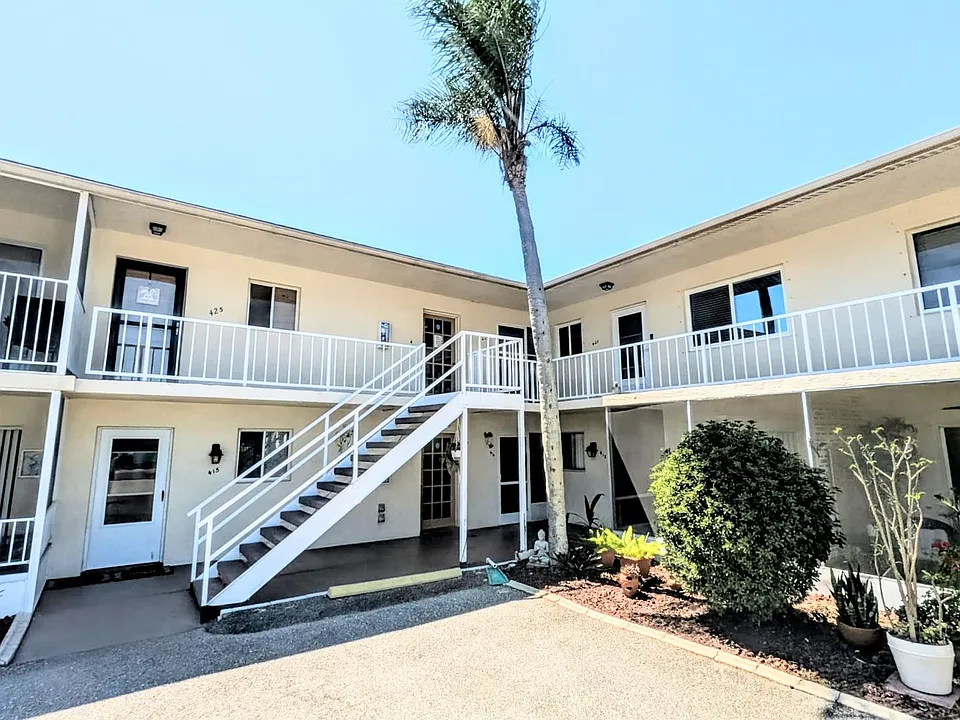 360 Base Ave E #424