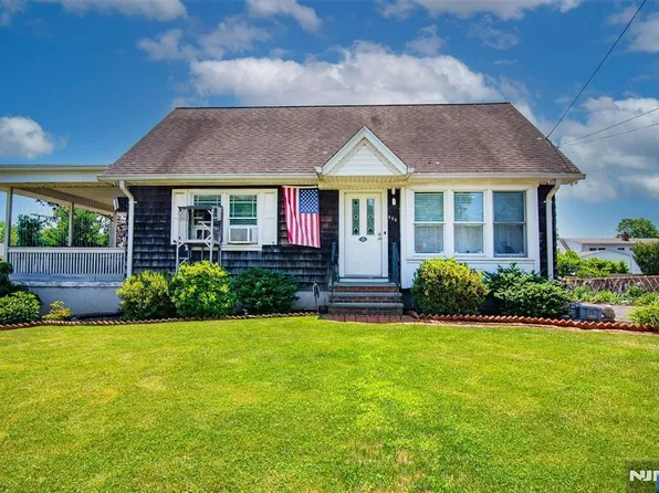455 Luhmann Dr, New Milford, NJ 07646