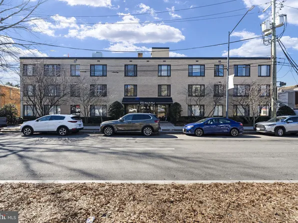 5112 Macarthur Blvd NW APT 209, Washington, DC 20016