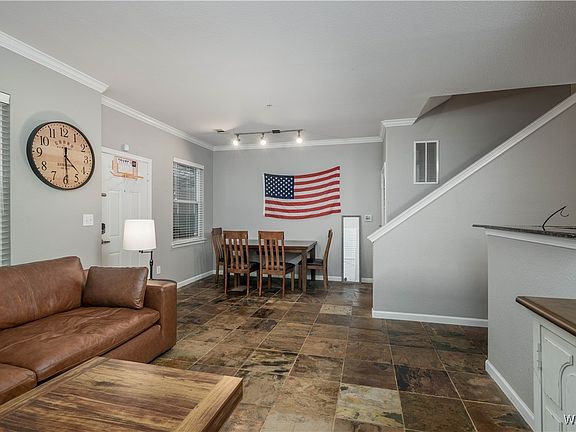 4th image of 600 13th St Unit 216