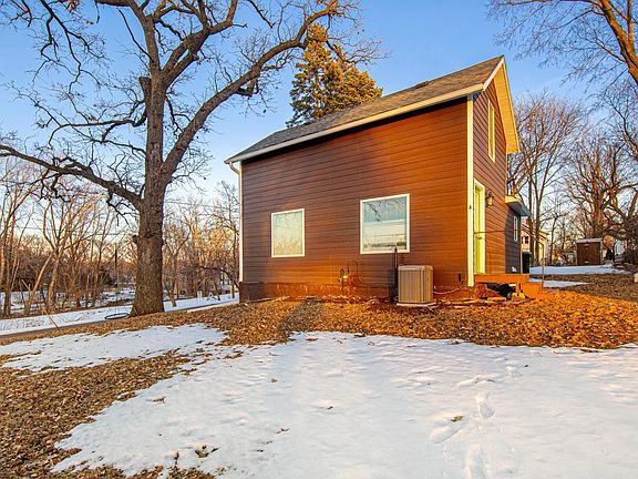 5th image of 325 River St