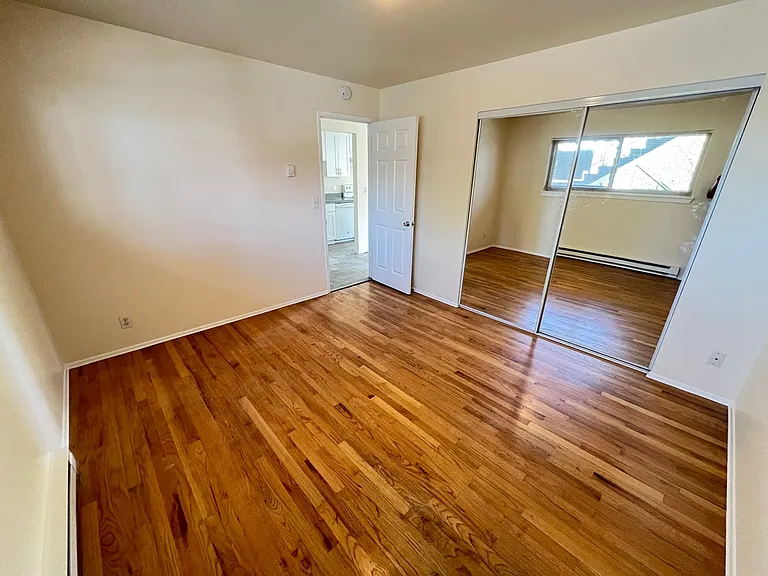 Lake Vista Apartments — Photo 16