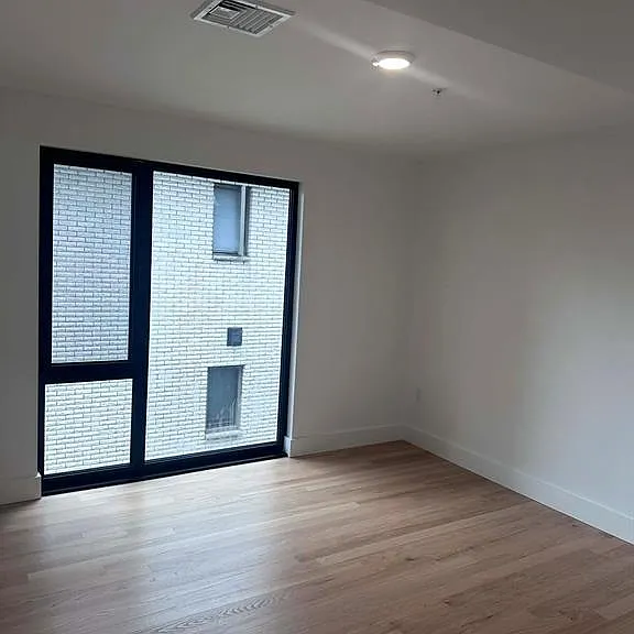 411 Jane St — Photo 8