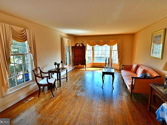 2nd image of 27 Raphael Rd