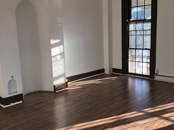 4th image of 153 Main St APT 1