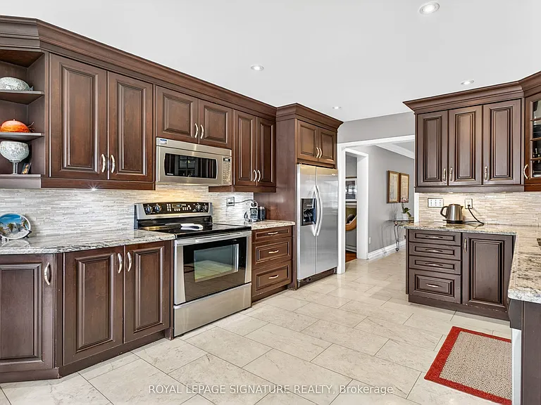 566 Huntington Ridge Dr — Photo 10