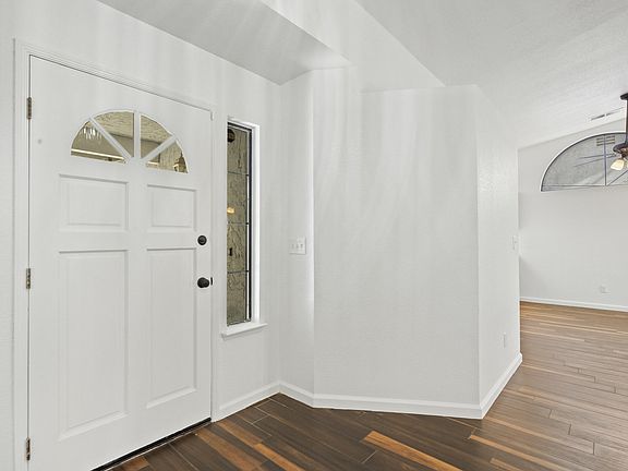 4th image of 5026 W Chestnut Avenue