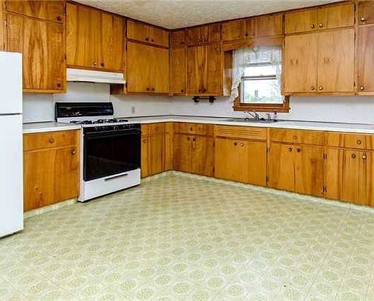 3rd image of 204 S West Ave