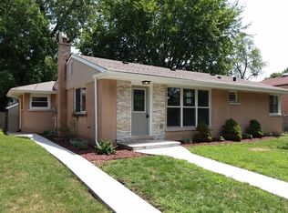 8723 Ridgeway Ave, Skokie, IL 60076