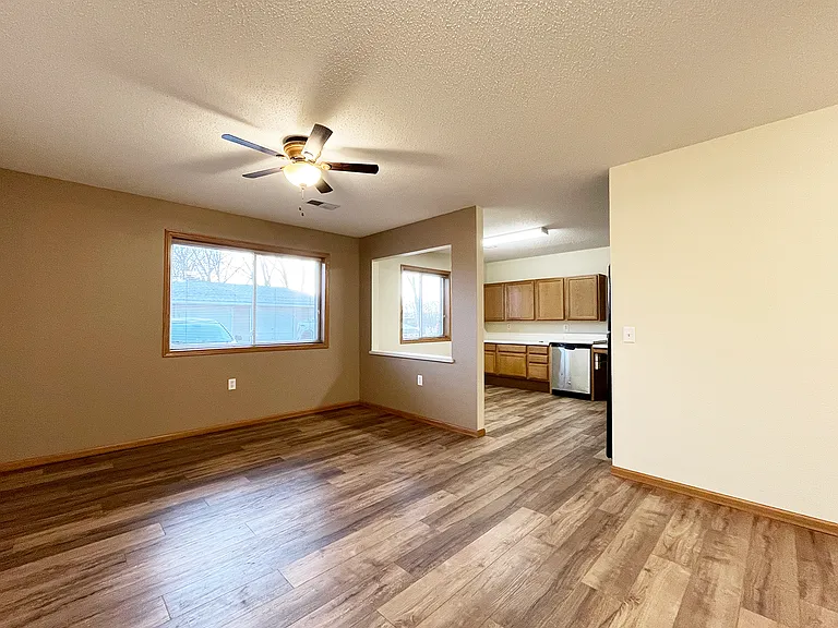 175 W Lind St — Photo 7