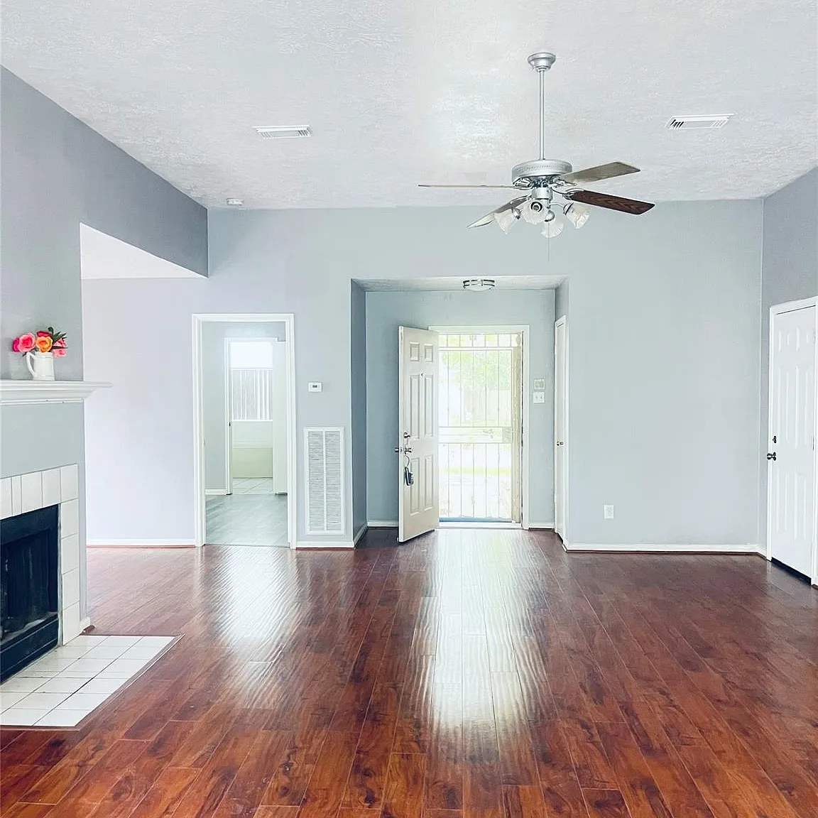 4 bed, 2.0 bath, 1496 sqft, $2,100 — Photo 4