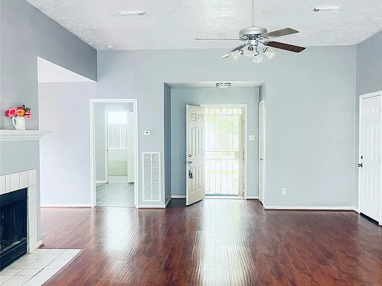 6406 Bayou Crest Dr — Photo 4