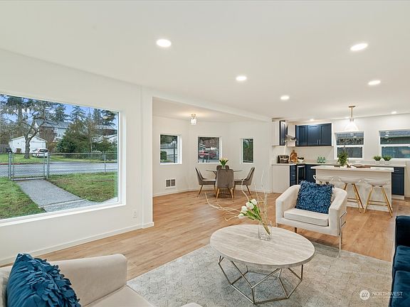 3rd image of 9002 S Yakima Avenue