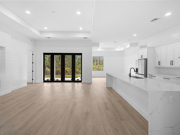 3rd image of 2908 58th AVE NE