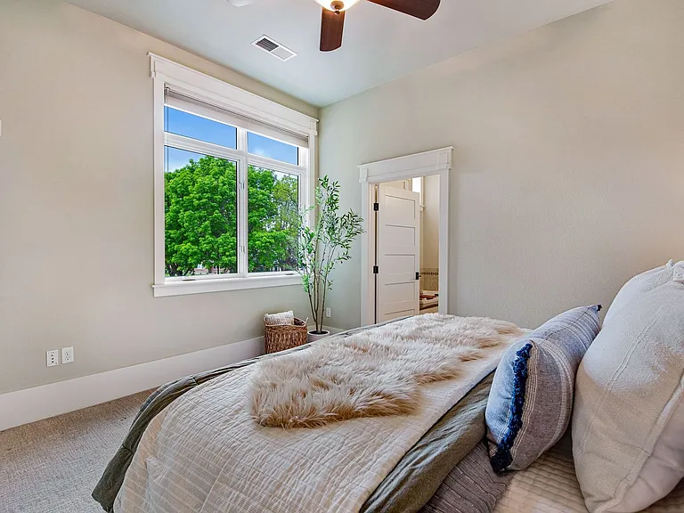 712 Centre Ave #203 — Photo 31