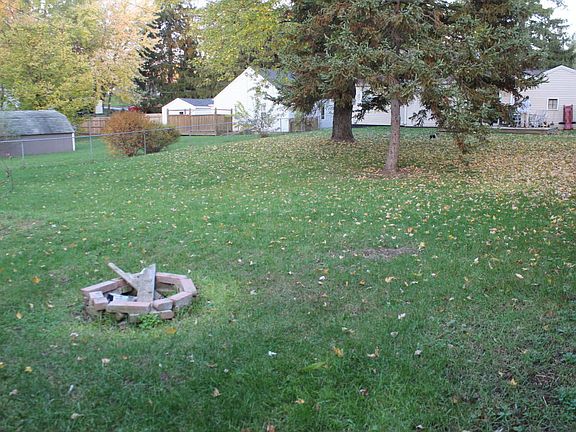 3rd image of 3633 Benjamin Ave NE