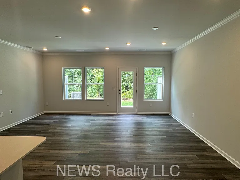 187 Peebles Dr — Photo 16