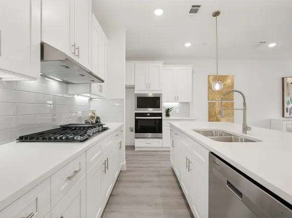 5609 Woodlands Dr, The Colony, TX 75056