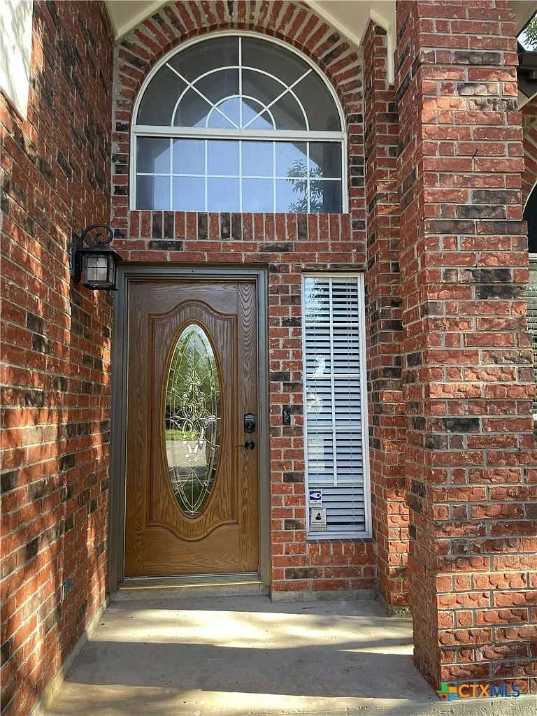 3 bed, 2.5 bath, 1716 sqft, $2,000 — Photo 3
