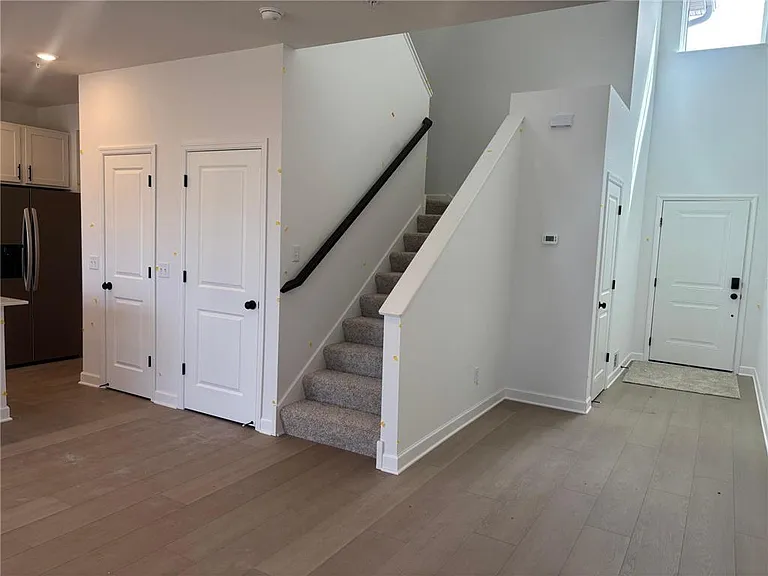 1075 Anmeadle Row — Photo 4