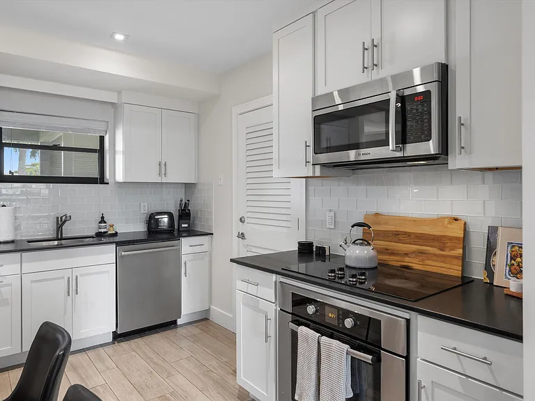 11818 Pebblewood Dr #201 — Photo 6