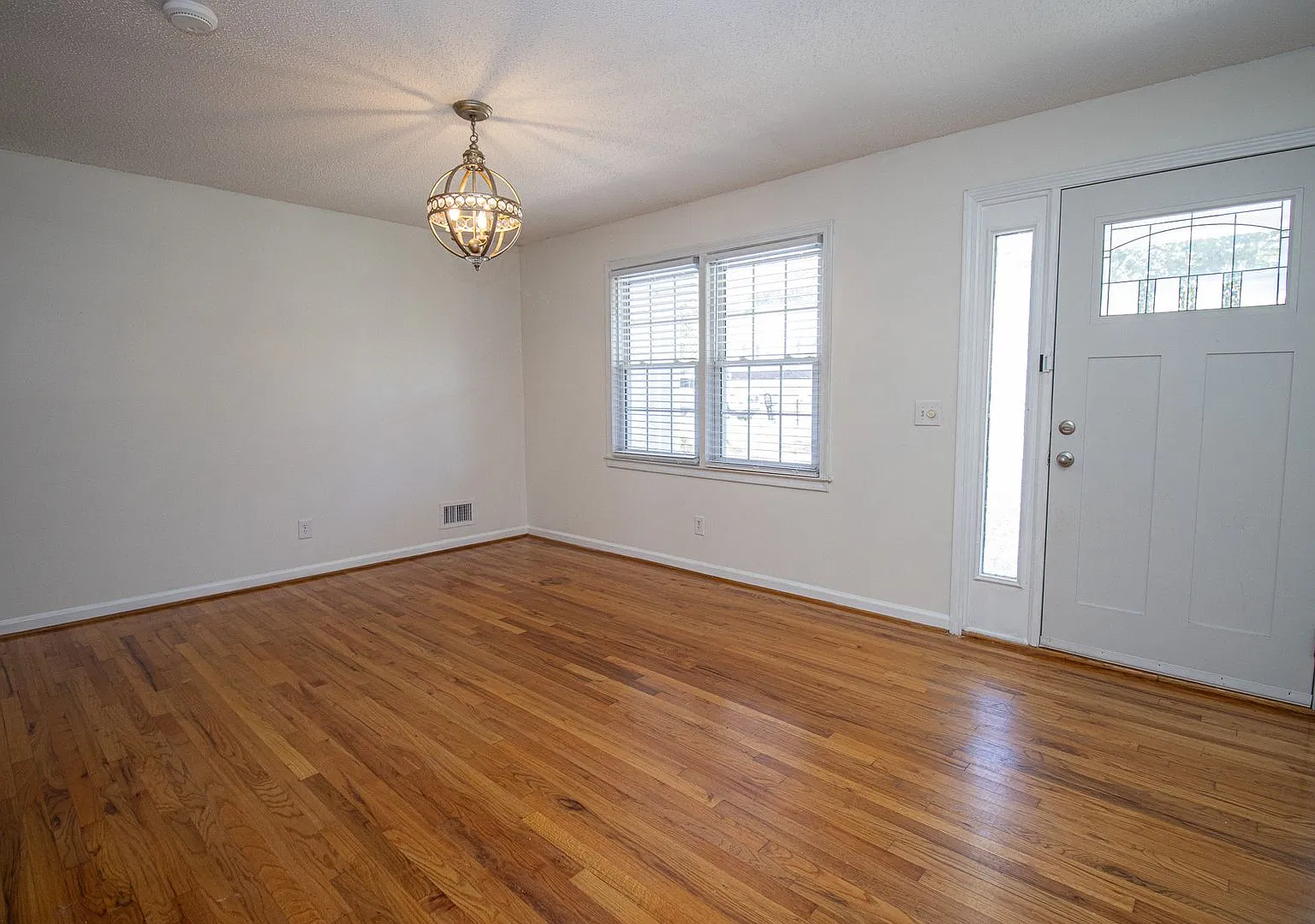 Charming 2-Bedroom, 2-Bath Home in Pine Ridge — Photo 4