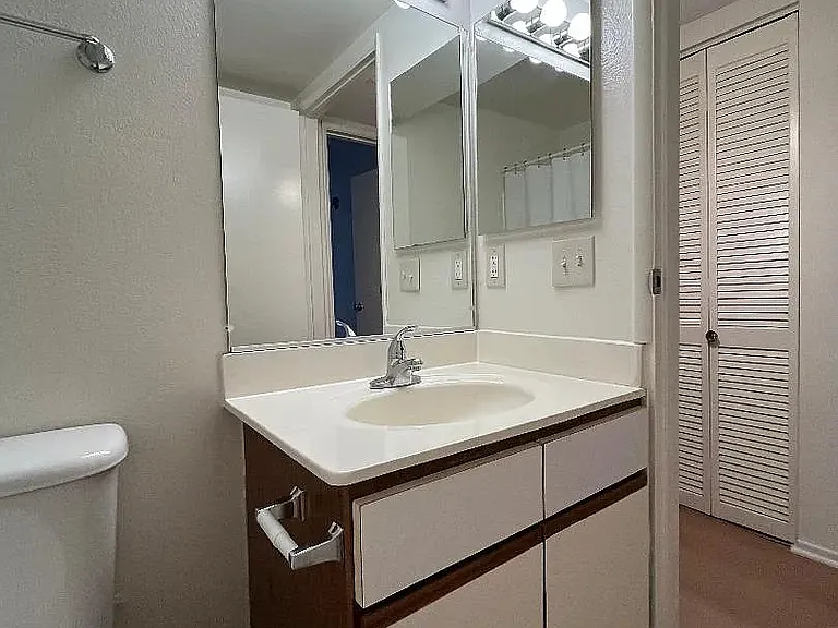 5908 Cedros Ave #6 — Photo 6