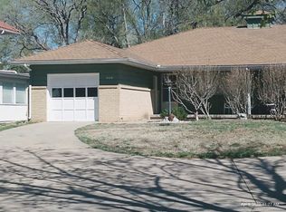 3426 E Country Club Pl, Wichita, KS 67208