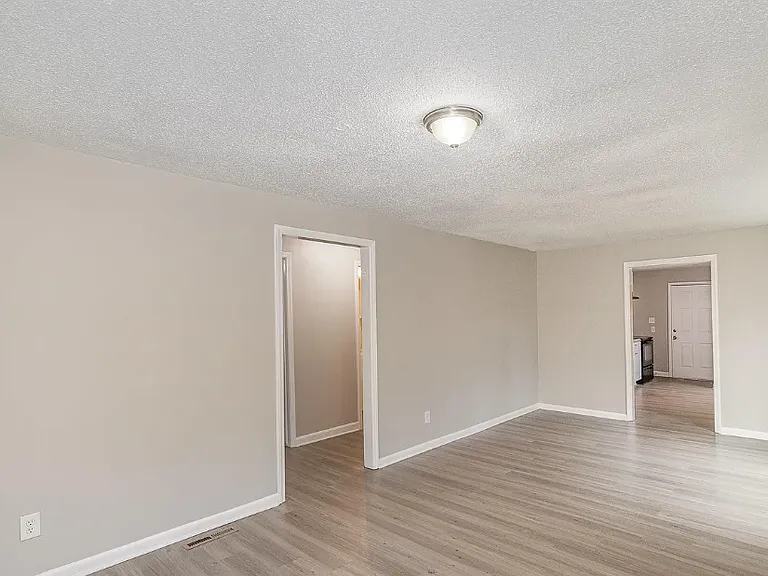 433 Greenwood Dr — Photo 13