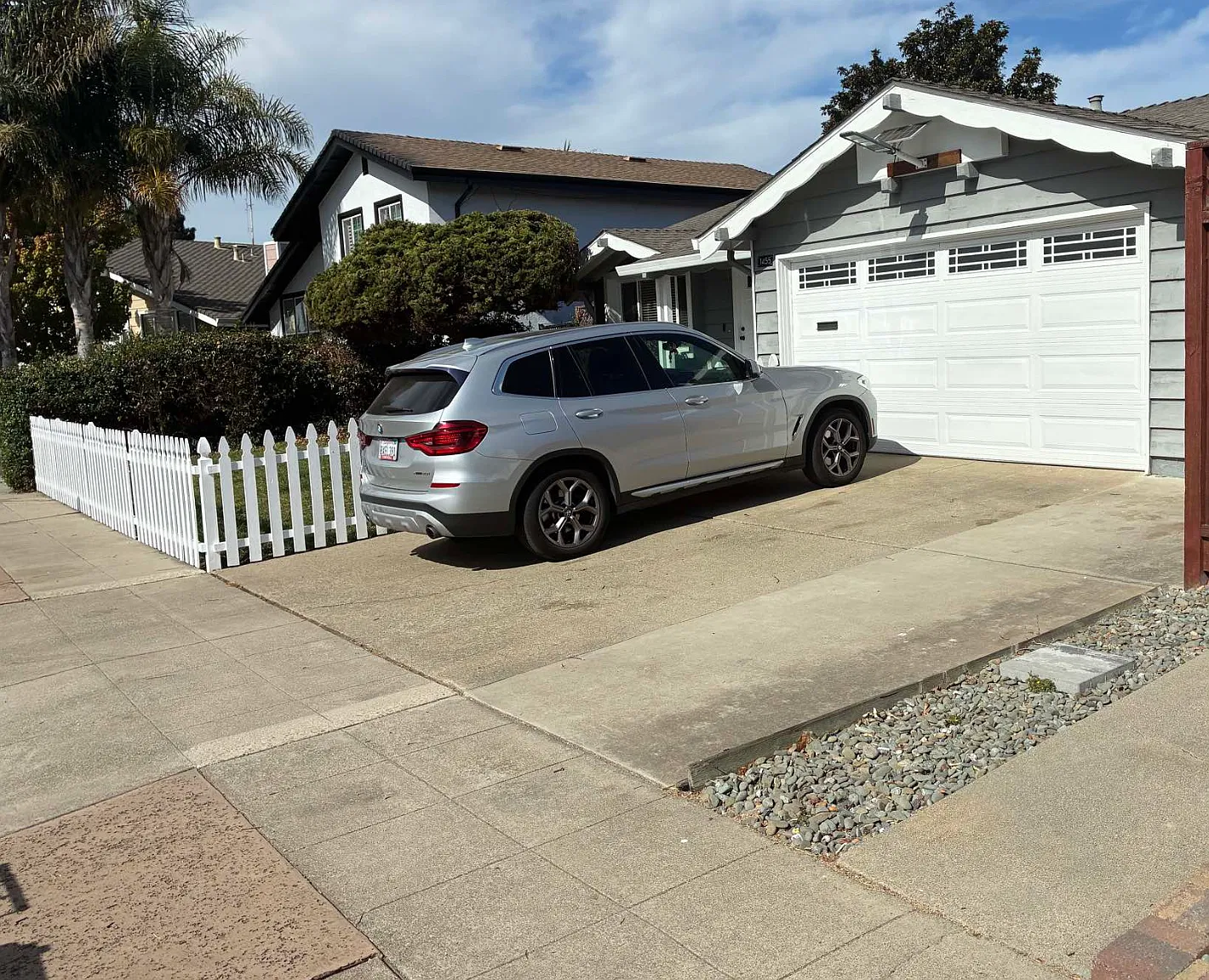 3 bed, 1359 sqft, $4,080 — Photo 2