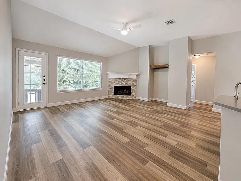 1612 Meadowview Dr — Photo 7