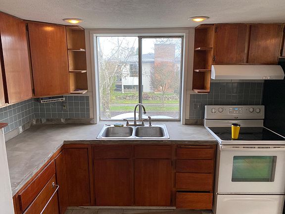 3rd image of 2601 22nd Ave S