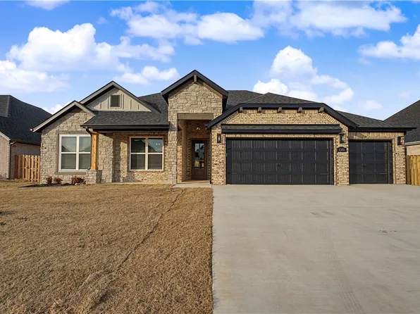 1340 Tiffany St, Centerton, AR 72719