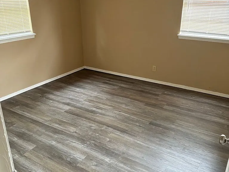 816-818 Russell Cir — Photo 9
